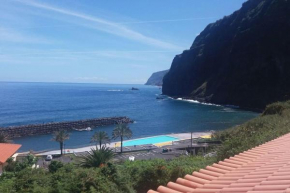 Lovely Sea View 3-Bed House in P Delgada Madeira